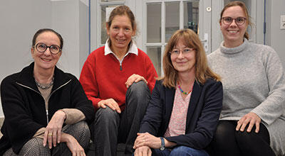 Gruppenfoto mit Fachdienstleiterin Dr. Alexandra Barth, Dr. Beate Jentzen, Dr. Stefanie Esders und Dr. Nina-Marie Daas (von links) aus dem Gesundheitsamt in Neumünster.
