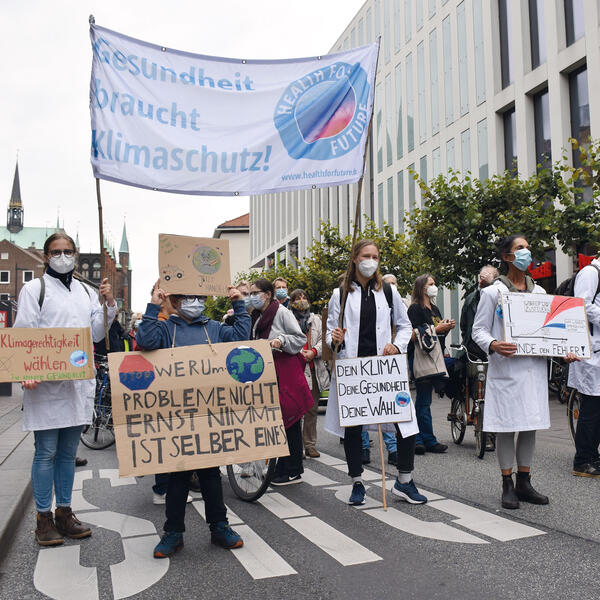Demo in Lübeck: Gesundheit braucht Klimaschutz